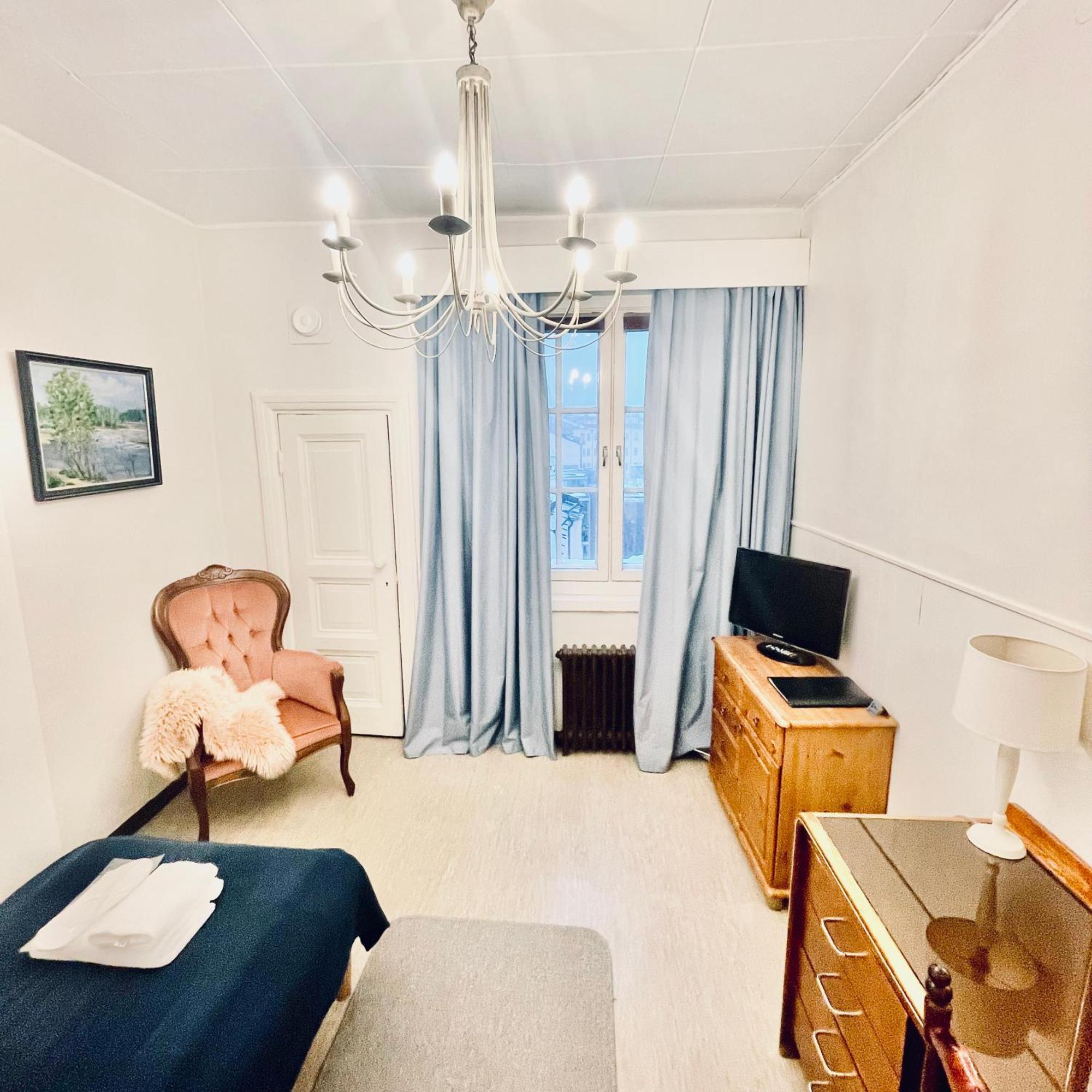 Hotel Senate 2*